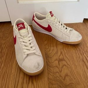 Nike suede kicks